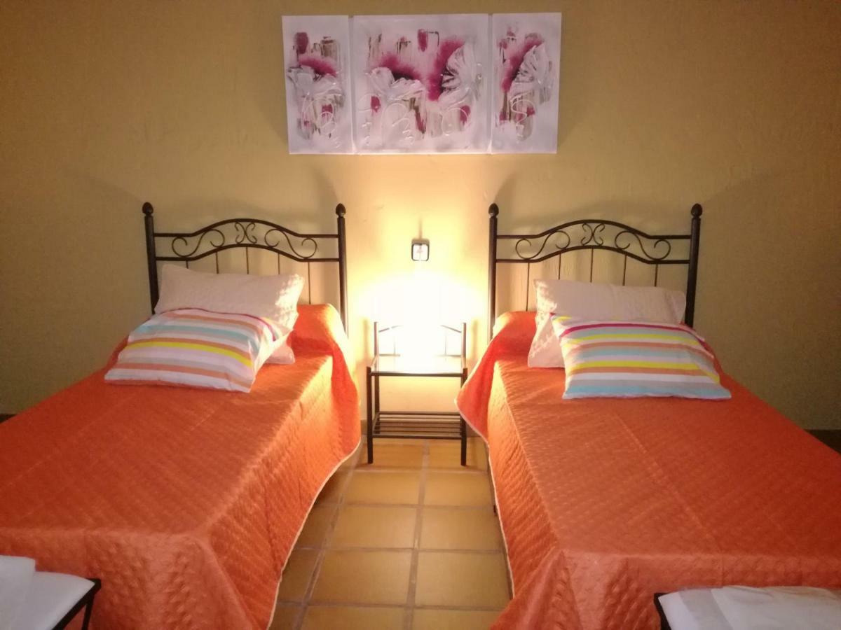 Burguillos de ToledoCasa Rural La Amistad别墅 外观 照片